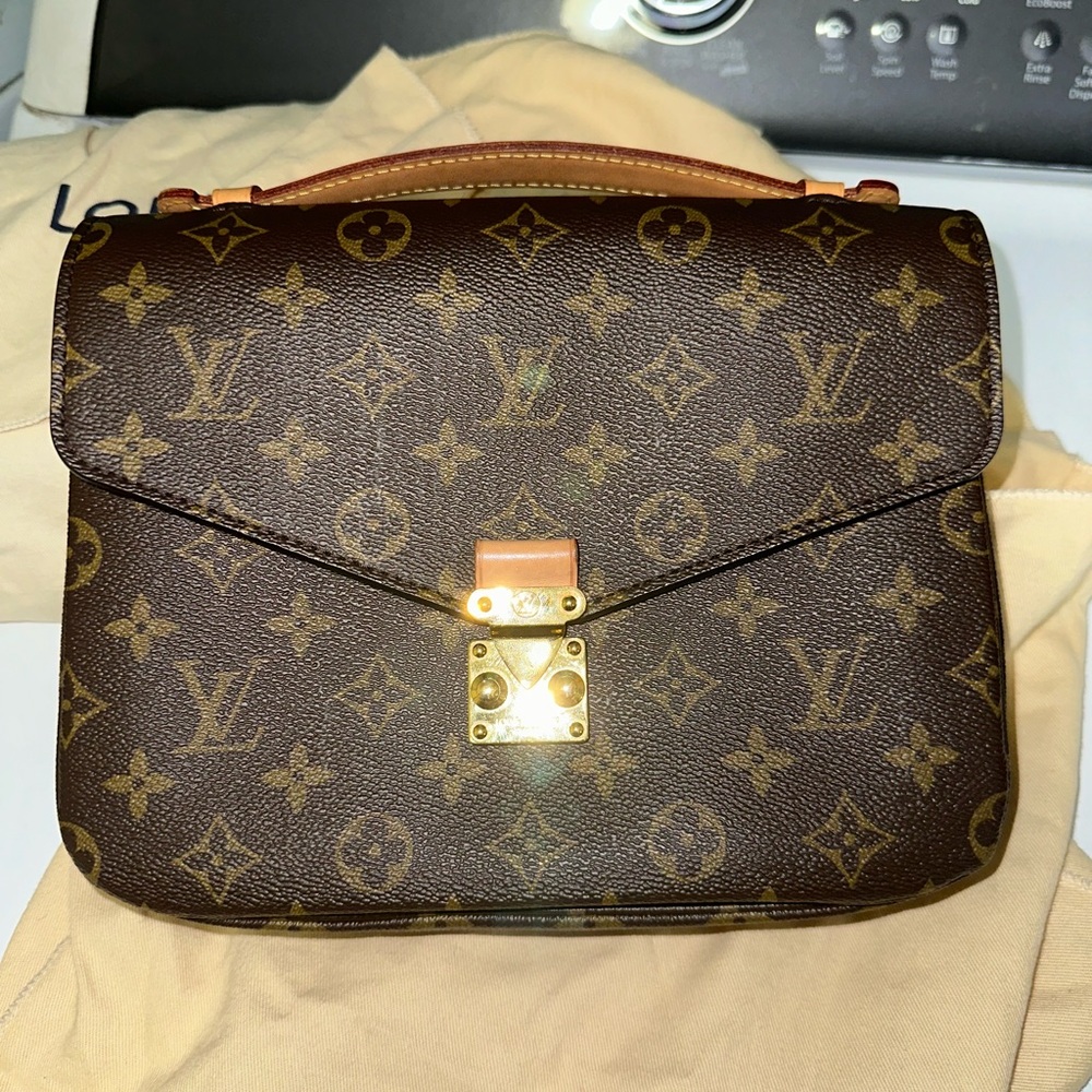 Louis Vuitton Pochette Métis